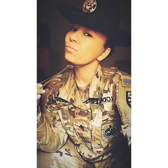 Meet your Posher, Leea - Picture 2 of 16